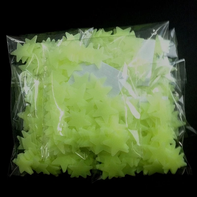 Decorațiune camera copil cu steluțe fosforescente