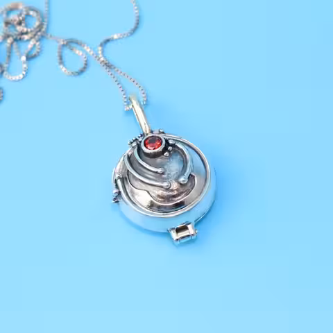 Náhrdelník s řetízkem s medailonem The Vampire Diaries – Elena Gilbert Necklace