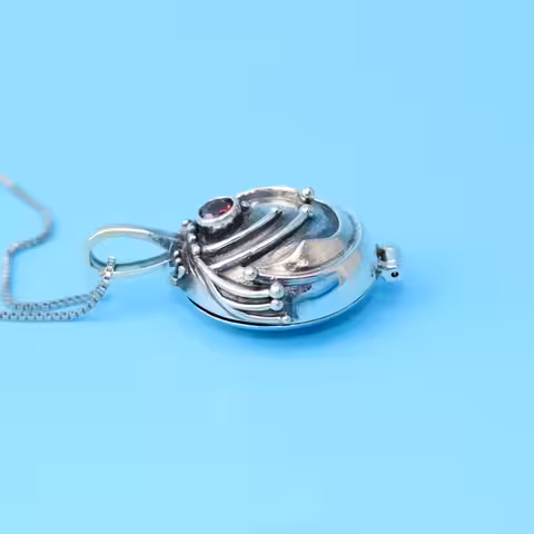 Náhrdelník s řetízkem s medailonem The Vampire Diaries – Elena Gilbert Necklace