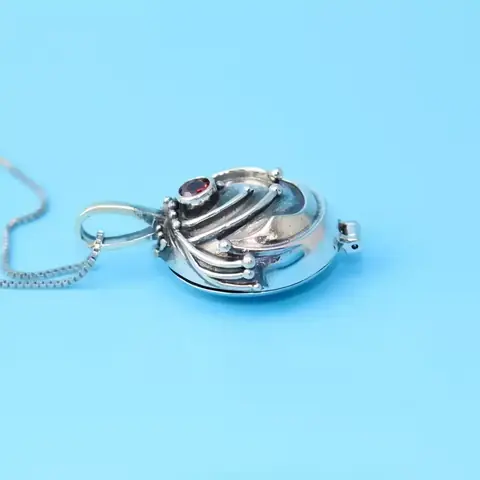 Náhrdelník s řetízkem s medailonem The Vampire Diaries – Elena Gilbert Necklace