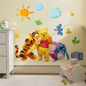 Sticker decorativ cu Winnie the Pooh pentru perete, ideal pentru camera copilului