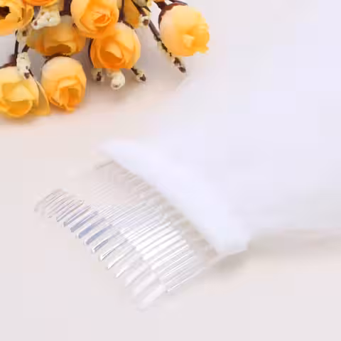 Imponerande lång slöja med kamfäste – kunglig bröllopsstil