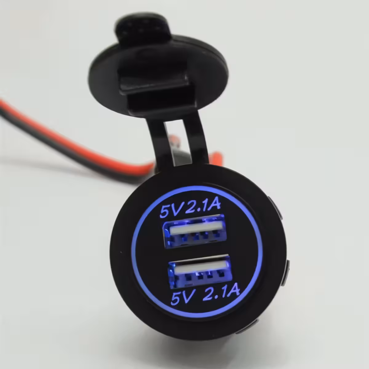 Priză USB impermeabilă cu LED albastru Priză auto cu dublă ieșire USB 2.1A și protecție împotriva apei și prafului