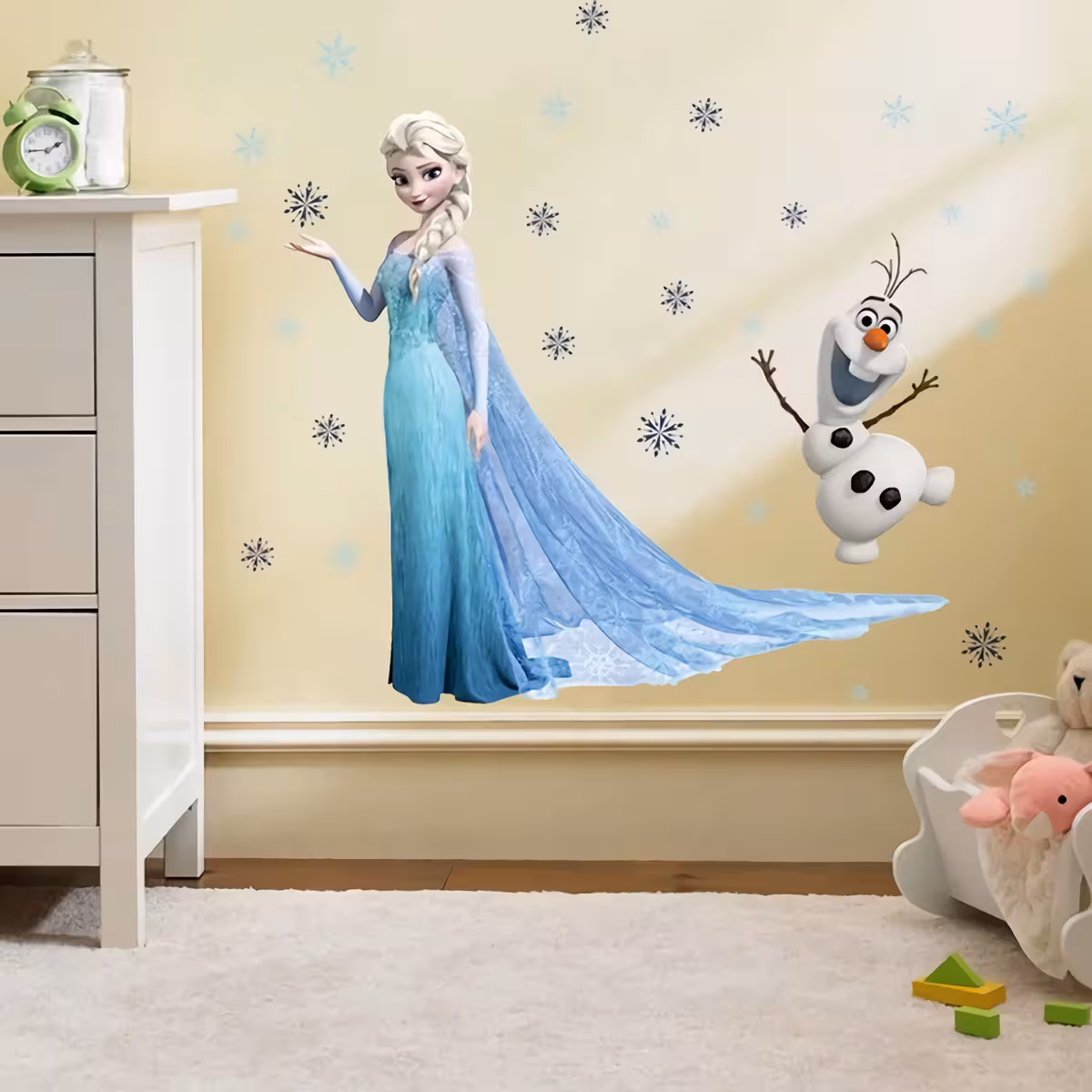 Sticker decorativ cu Elsa din Frozen – ideal pentru perete în camera fetelor