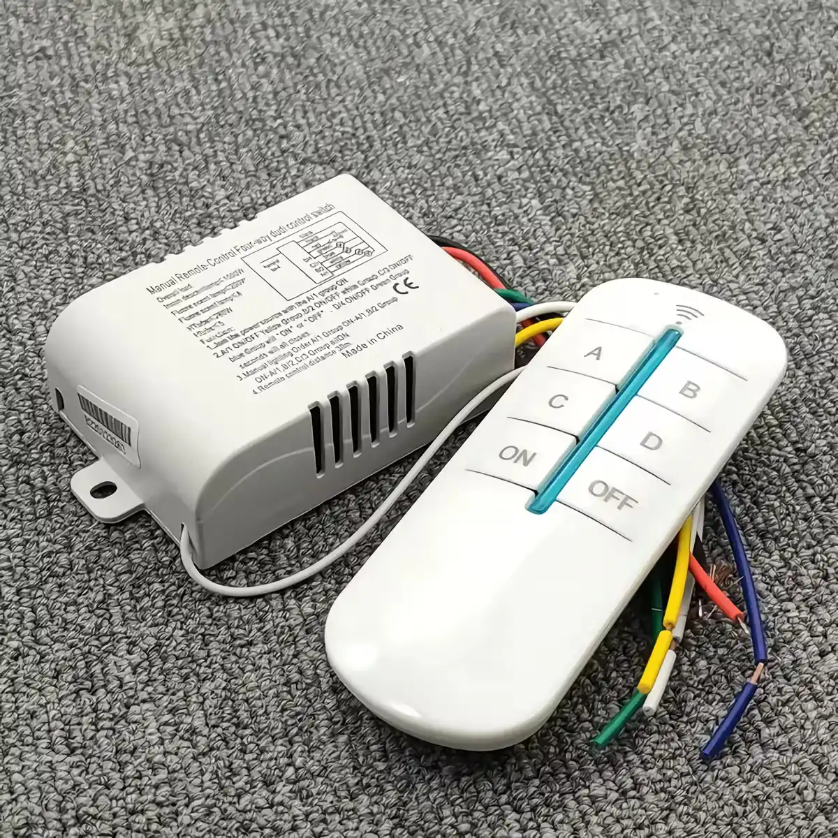 Comutator cu 4 canale pentru control lumini prin telecomandă