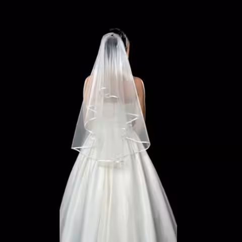 Accesoriu look mireasă – voal alb Voal alb ce adaugă un plus de rafinament ținutei de nuntă