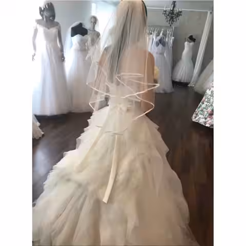 Voal de mireasă din tulle alb, accesibil și ușor de purtat