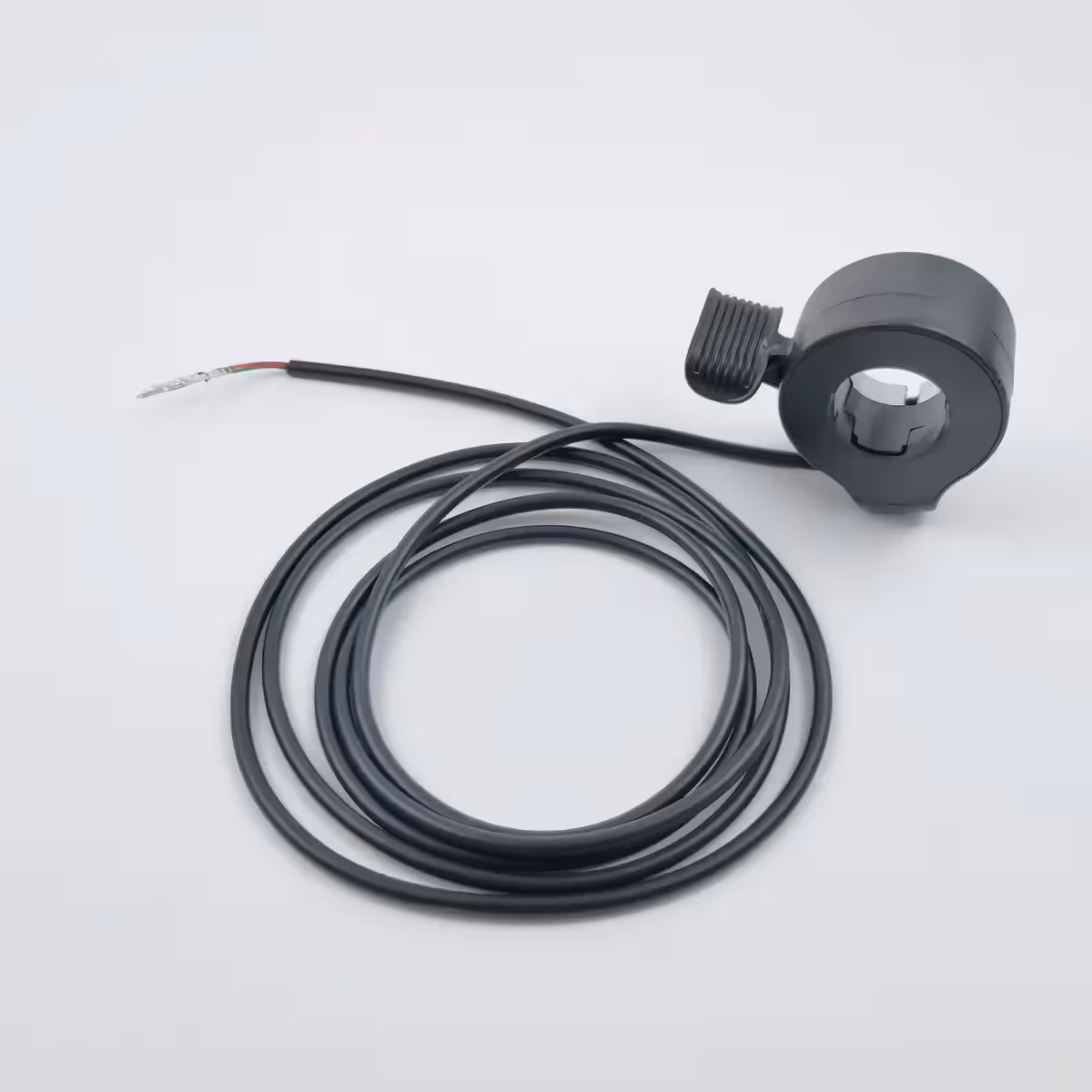 Conector universal pentru manetă bicicletă electrică Detaliu cabluri manetă accelerație: roșu 5V, negru GND, verde semnal