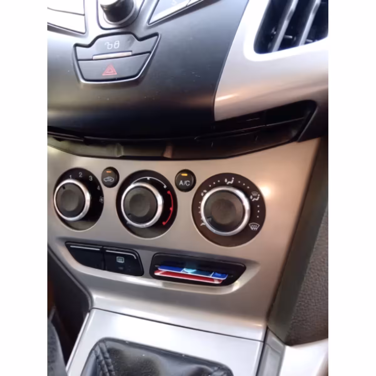 Butoane bord AC Ford Mondeo 4 Accesorii pentru bord – Ford Mondeo 2007–2013