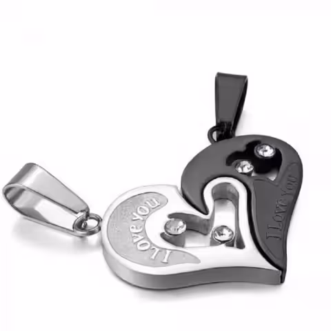 Två halsband med hjärthängen, lämpliga för par