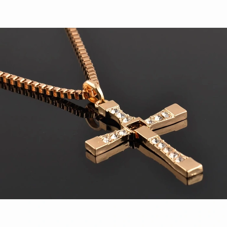 Pandantiv cruce auriu cu pietre sintetice Swarovski