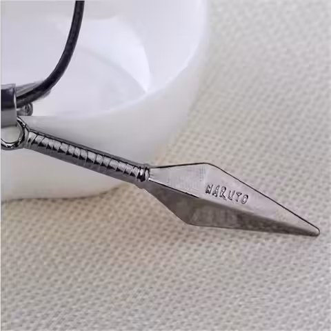 Lănțișor cu pandantiv Kunai și șnur piele Pandantiv Kunai pe lănțișor din piele pentru cosplay