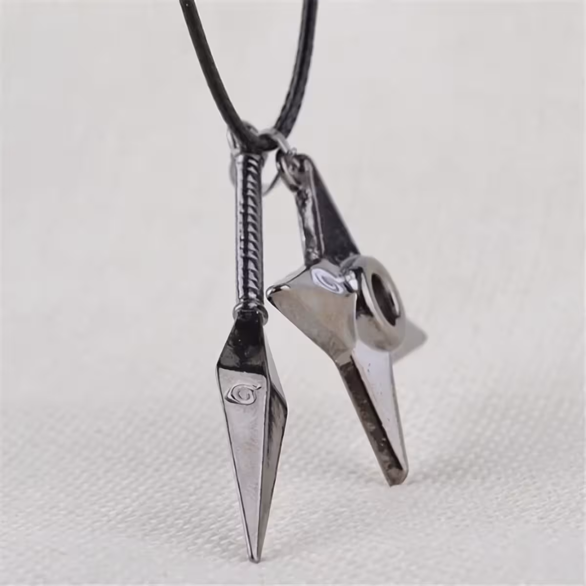 Colier cu pandantiv Shuriken ninja Colier cu pandantiv stelă ninja Shuriken