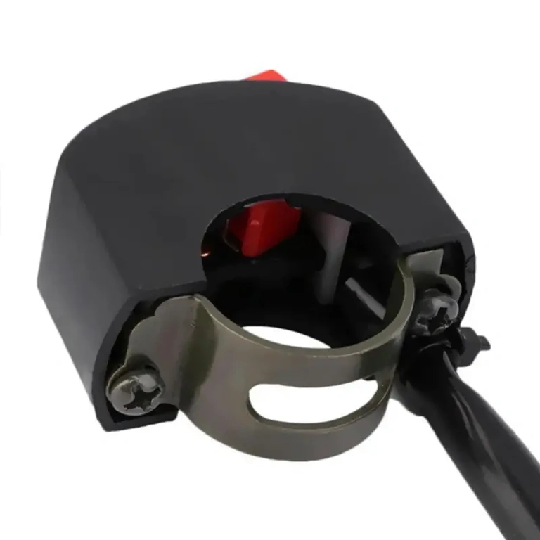 Buton întrerupător pentru comutarea luminilor și accesoriilor ATV