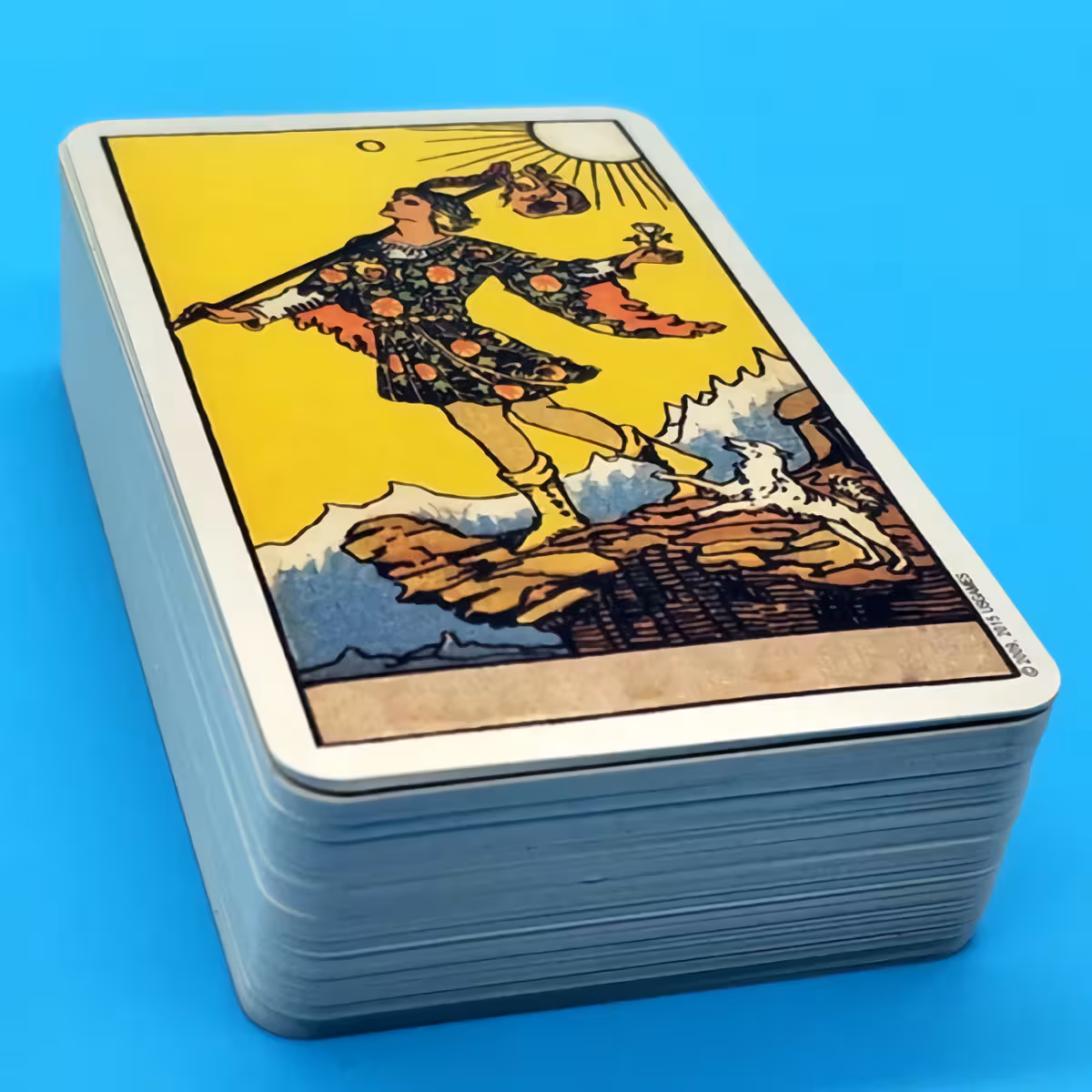 Cărți tarot cu design mistic Design mistic și simboluri magice pe cărțile de tarot