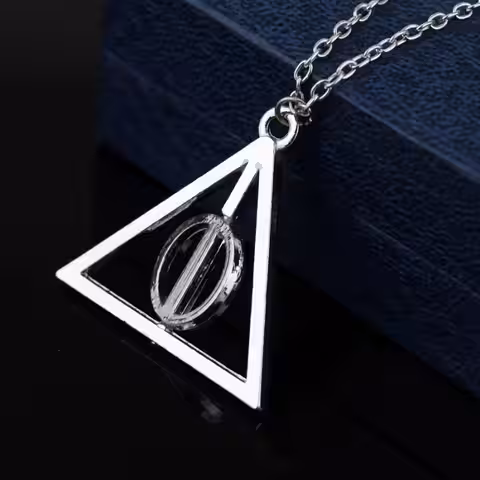 Silverhänge med Deathly Hallows-symbol