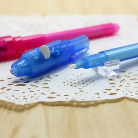 SADA 5 kusů: PERO s neviditelným inkoustem a UV LAMPOU