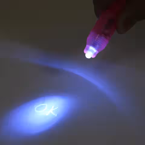 Pix cu lumină UV pentru scris mesaje care nu se văd în lumină normală