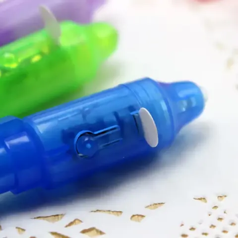 SADA 5 kusů: PERO s neviditelným inkoustem a UV LAMPOU