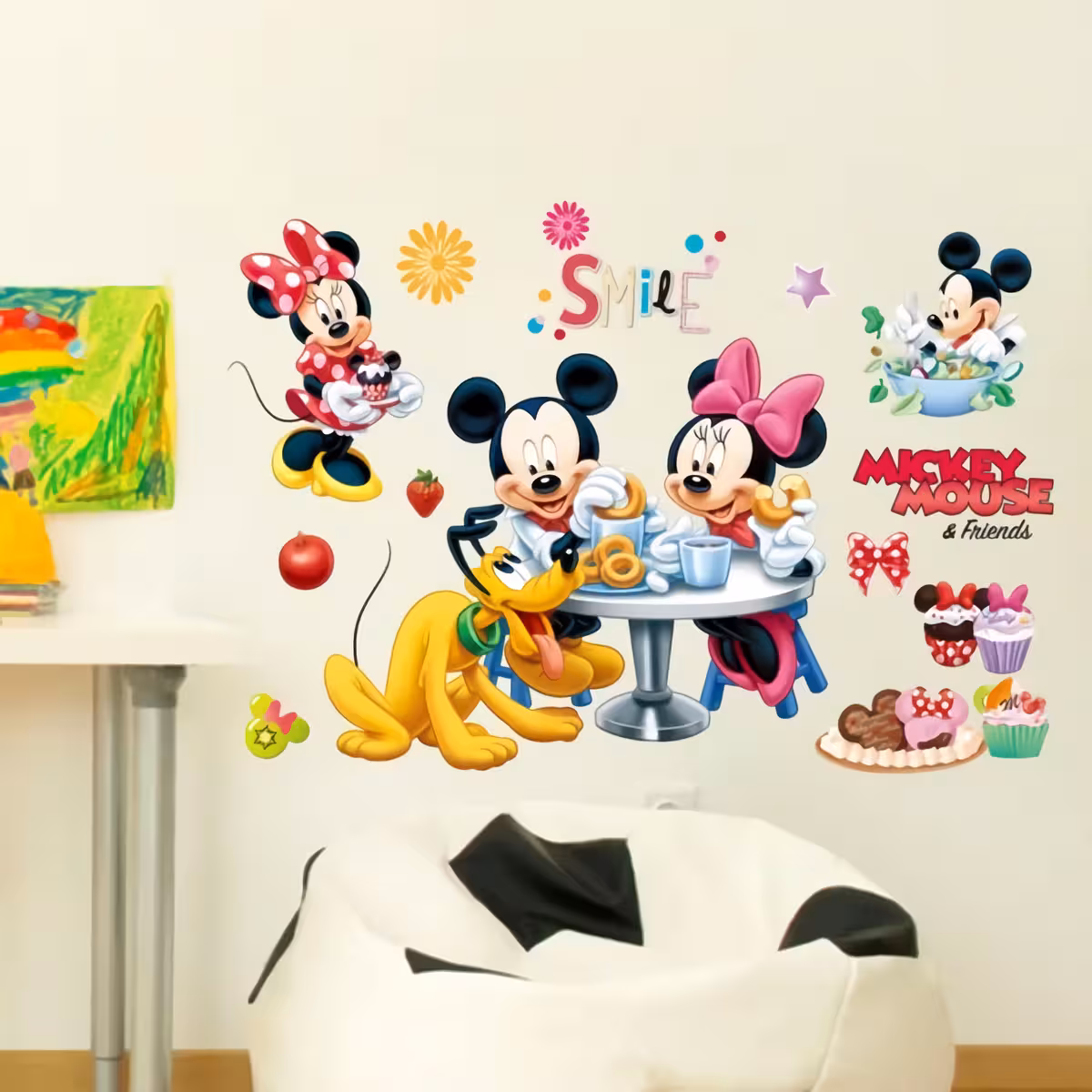 Stickere decorative Disney – Mickey, Minnie și Pluto Sticker autoadeziv cu personaje Disney pentru perete – Mickey, Minnie, Pluto