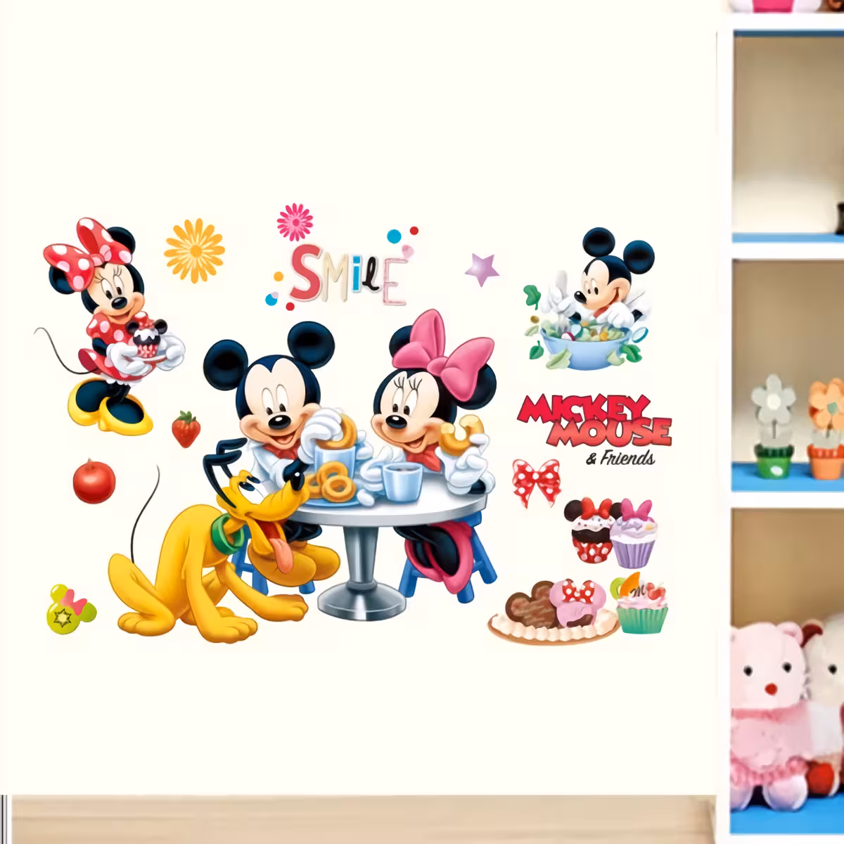 Sticker decorativ camera copil – personaje animate Sticker vesel pentru decorarea camerei copilului cu personaje de desene animate