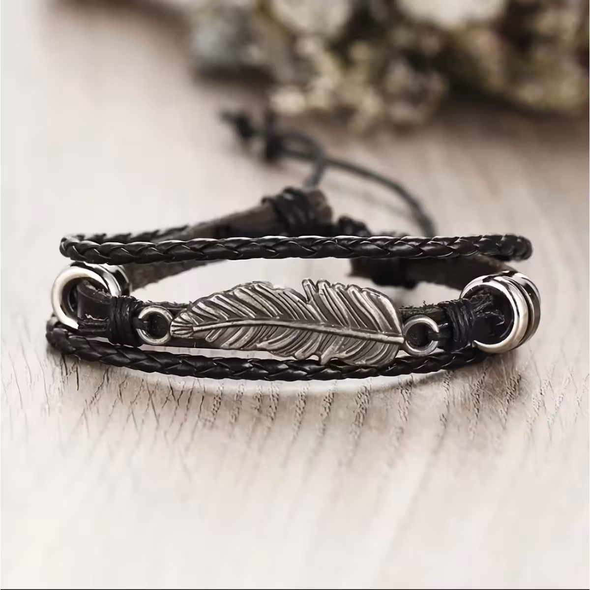Set brățări piele închise la culoare – bărbați Brățări în tonuri închise, elegante și versatile – accesorii bărbătești