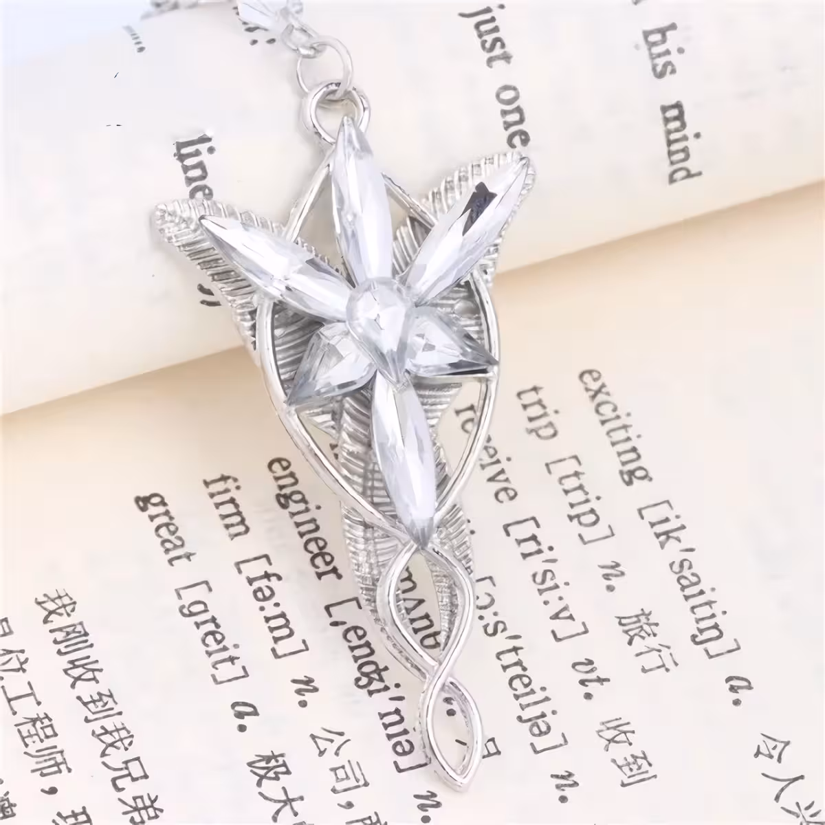 Cadou bijuterie Arwen LOTR pentru fani Cadou perfect pentru fani Lord of the Rings – colier Arwen Evenstar