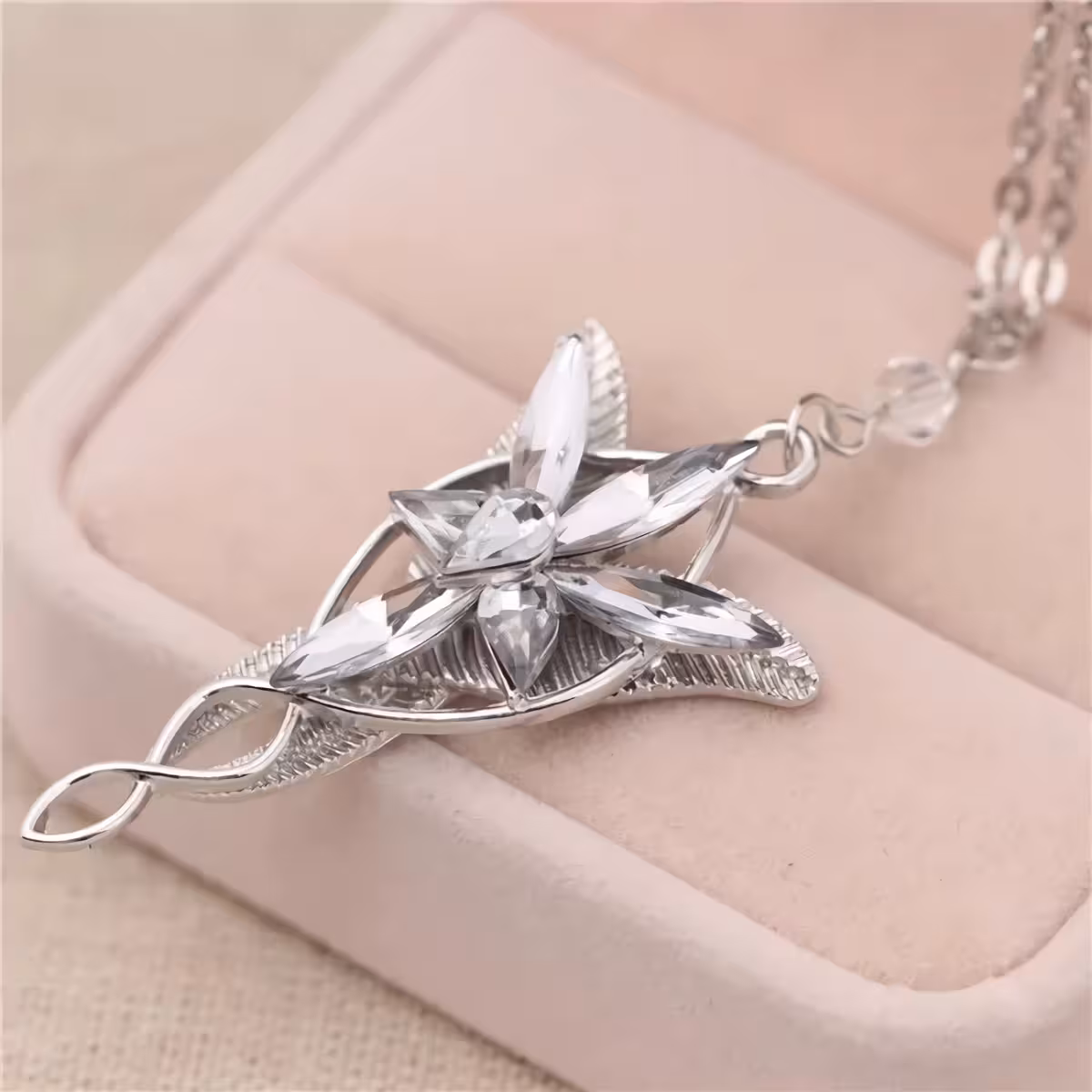 Bijuterie cadou inspirată din LOTR – Arwen Evenstar Lănțișor tematic Stăpânul Inelelor – model Arwen, ideal de oferit în dar