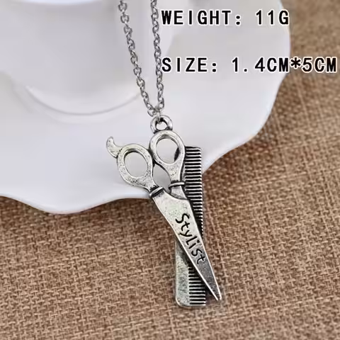 Hängsmycke i form av professionella verktyg för frisörer