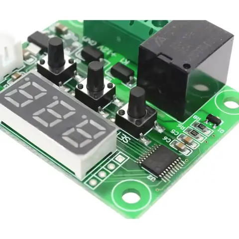 Univerzální digitální elektronický termostat 12V relé 20A s teplotní sondou NOVINKA W1209 lednice s přívěsem akvárium