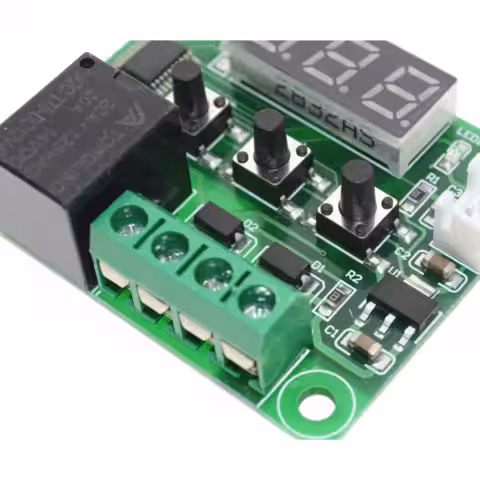 Controler electronic cu releu pentru aplicații de încălzire sau răcire