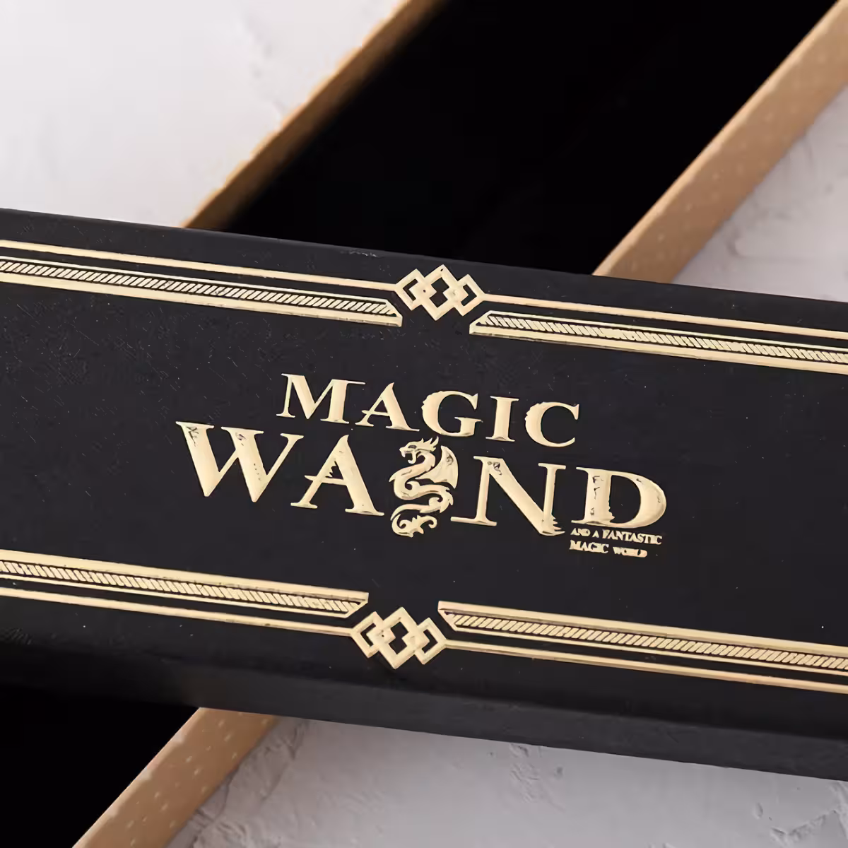 Bagheta lui Harry Potter în cutie cadou Bagheta Harry Potter perfectă pentru cadouri fanilor universului magic