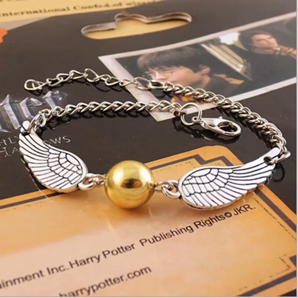 Brățară argintie cu Snitch magic Brățară argintie cu tematică de magie – Golden Snitch