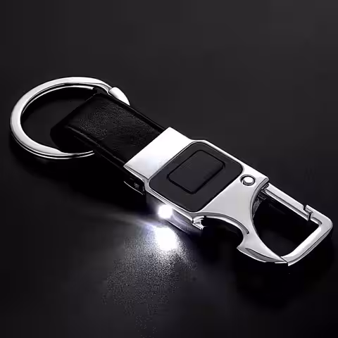 Elegantné kovové a kožené príslušenstvo na kľúče a každodenné použitie