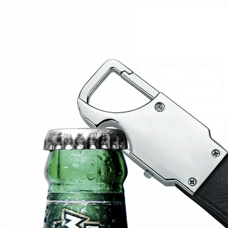 Breloc din piele cu deschizător de sticle Breloc din piele neagră cu desfacator de bere integrat