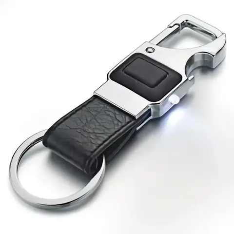 Breloc din piele cu finisaje metalice, ideal pentru bărbați eleganți
