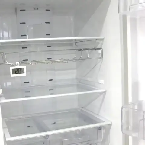 Teploměr do lednice s mrazákem koupelna kuchyně digitální elektronické levná cena málo velká obrazovka mrazák