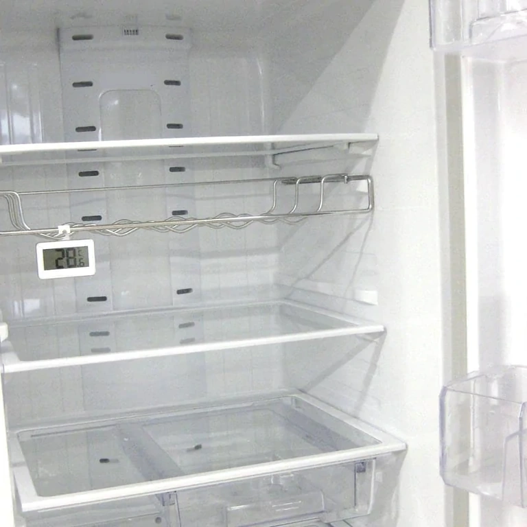 Elektronikus hőmérő ellenáll a fürdő és konyhai nedvességnek