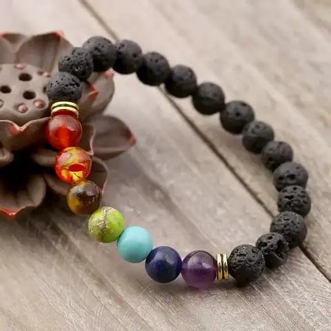 Přírodní náramek z vulkanického lávového kamene ze 7 ČAKER zelený achát červený ametyst jantar LAPIS LAZULI tygří oko