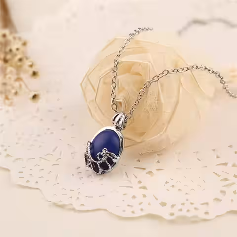 Bijuterie cu Lapis Lazuli din serialul Vampire Diaries Bijuterie oficială cu Lapis Lazuli din serialul cult The Vampire Diaries