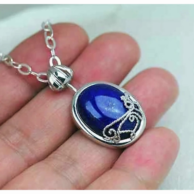Бижу с камък Lapis Lazuli за защита от слънчева светлина в стил Vampire Diaries