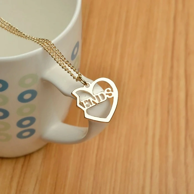 Set lănțișoare aurii Best Friends Forever Trei lănțișoare aurii prieteni buni – pandantive inimă