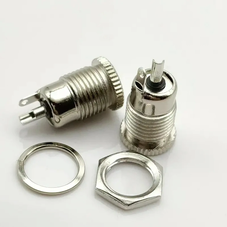 Мощно зарядно за DIY приложения и домашна електроника