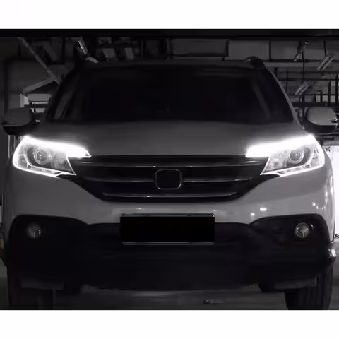 Lättmonterad LED DRL-remsa mellan lykta och frontbalk