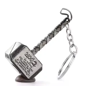 Breloc metalic inspirat din ciocanul lui Thor – Mjolnir, din universul Marvel