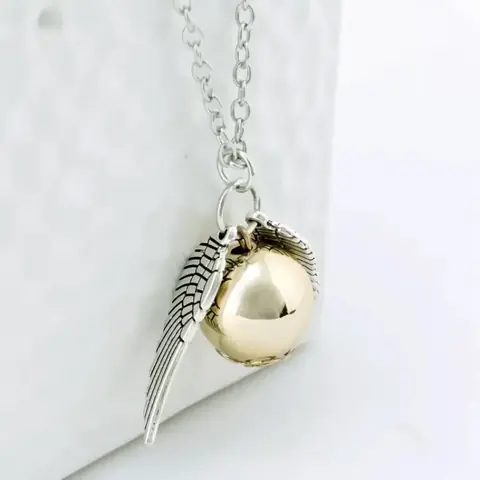 Colier Magic Snitch – Stil Hogwarts Pandantiv fantasy Snitch cu detalii aurii și lanț lung
