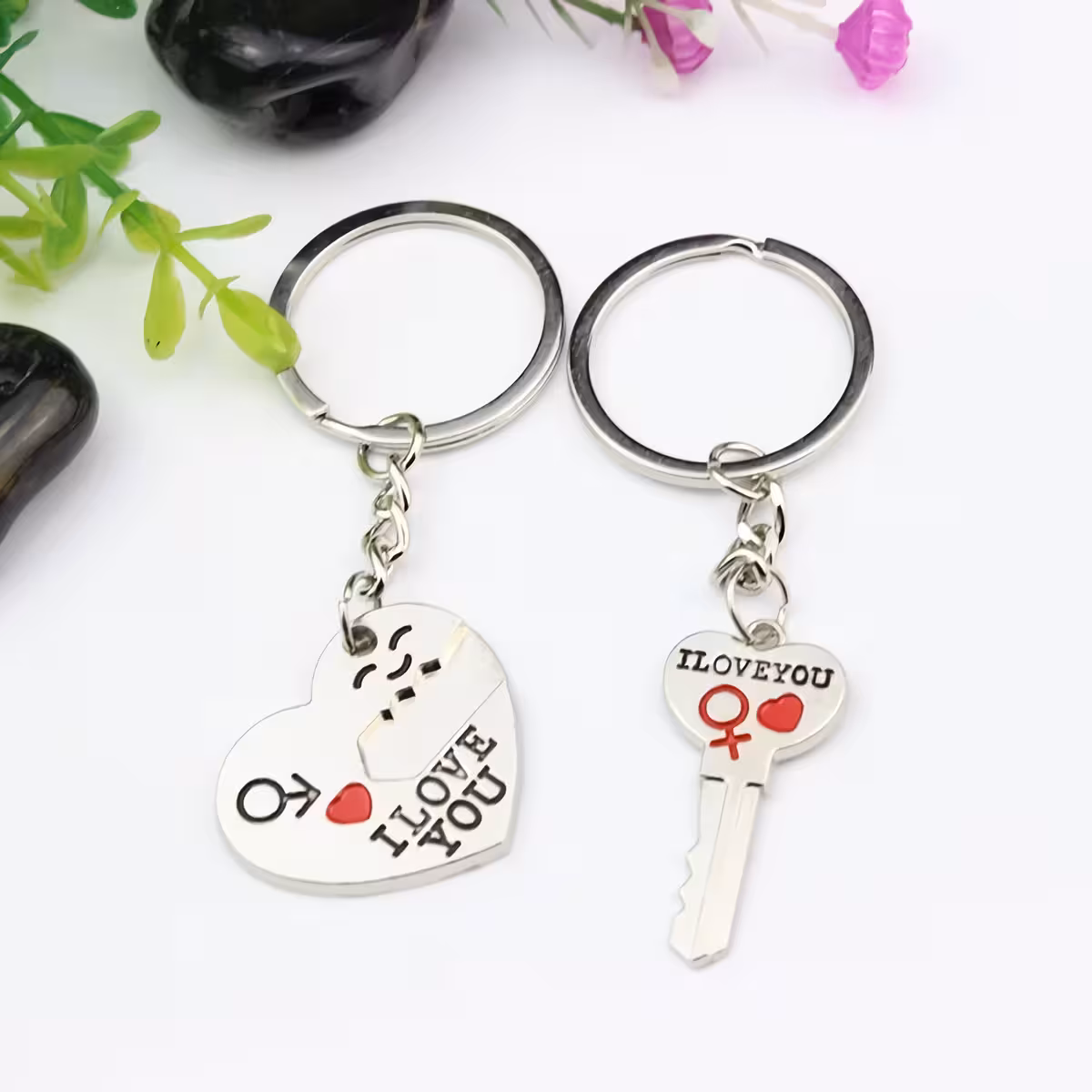 Breloc romantic pentru două persoane Set romantic pentru el și ea – inimă și cheie