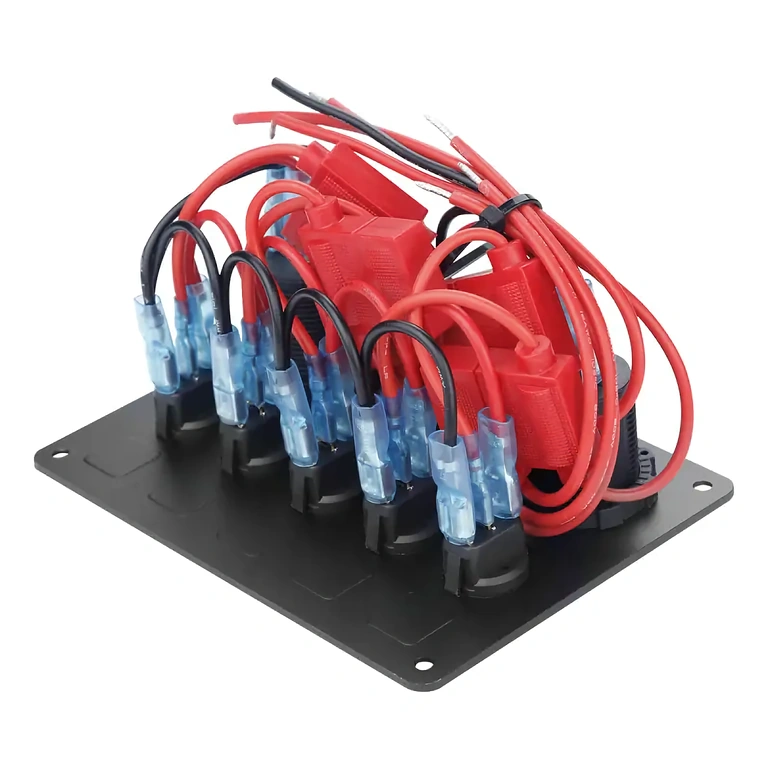 Auto panel s ochranou IP65, spínače s pojistkami, ideální pro vlhké nebo prašné prostředí