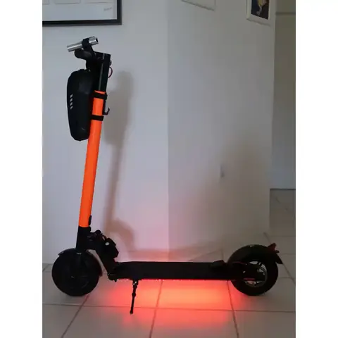 Accesoriu LED pentru trotinete – alimentare cu baterii AA