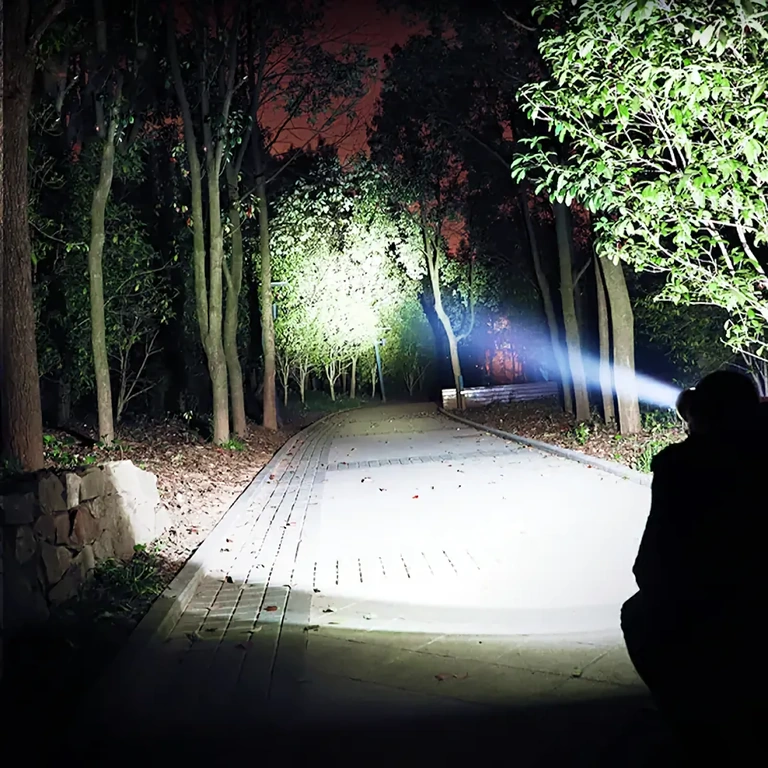 LED čelovka, ideální pro práci a aktivity ve tmě